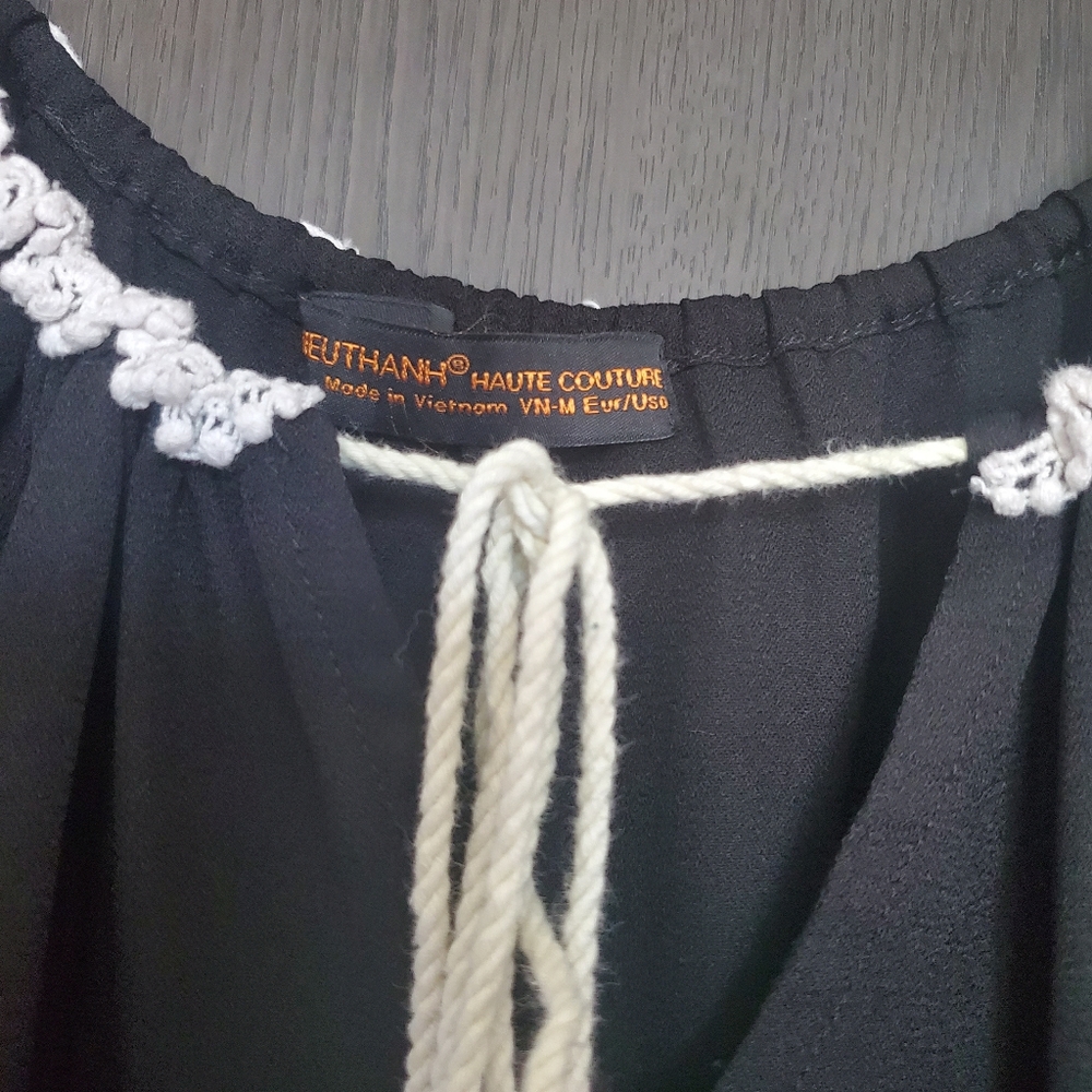 Black short sleeve summer dress with white trim - Picture 5 of 6